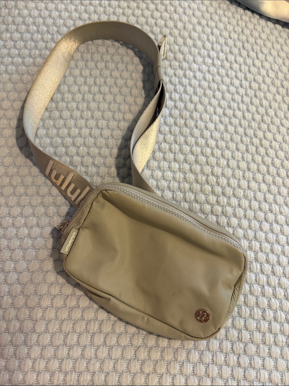 lululemon athletica gray belt bag